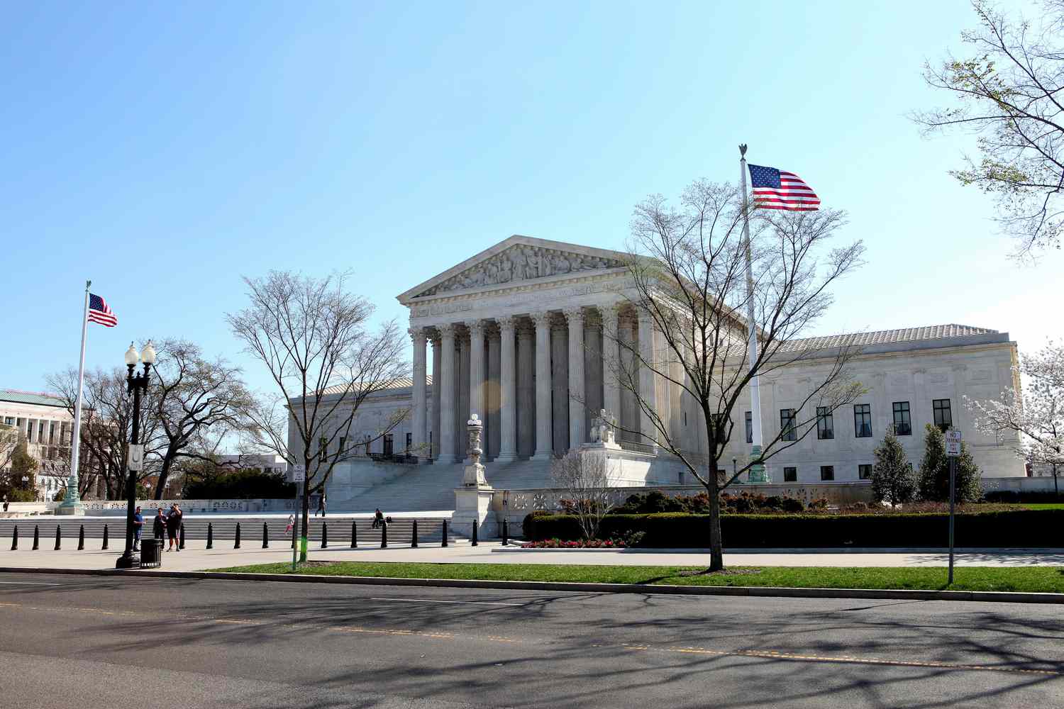 Image of the Supreme Court building with text "Supreme Court Upholds Trump's Right to Run in 2024"